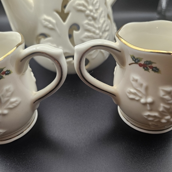 Partylite Holly Leaf Tea Set - Picture 10 of 12